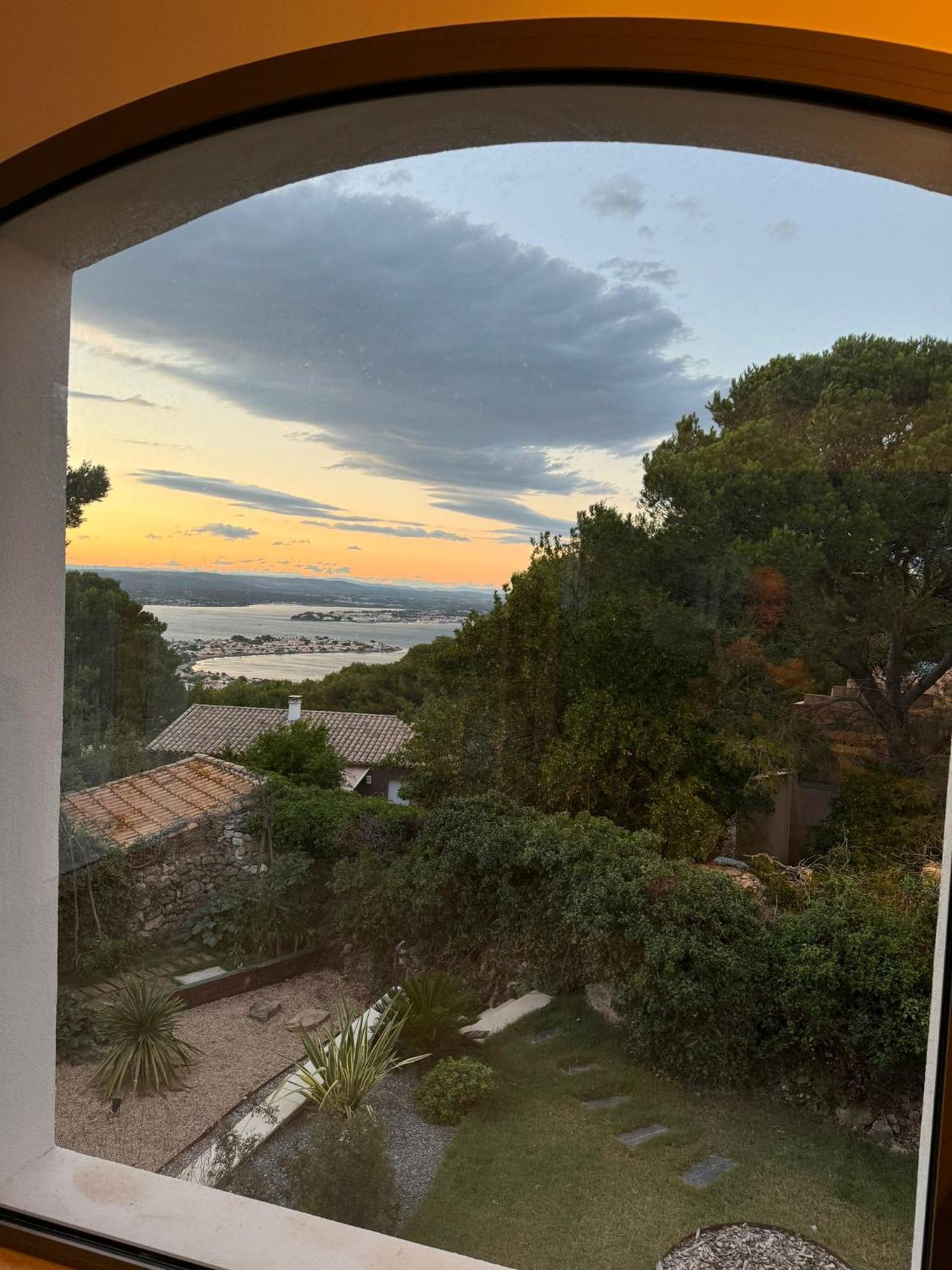Chambre Lit Queen-Size - Vue sur Mer